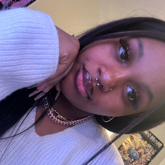 Meet your Posher, Khamilah - Picture 1 of 1